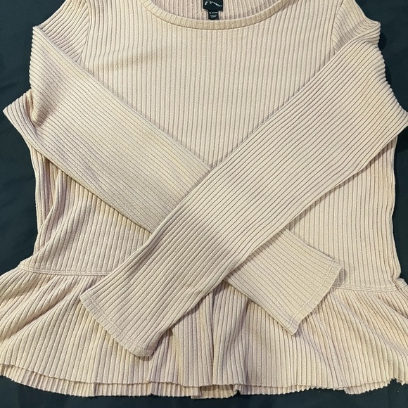 Assorted Clothes. - Picture 9 of 15